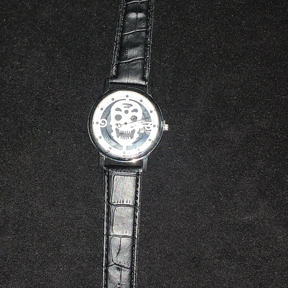 Watch Men’s - Picture 2 of 3